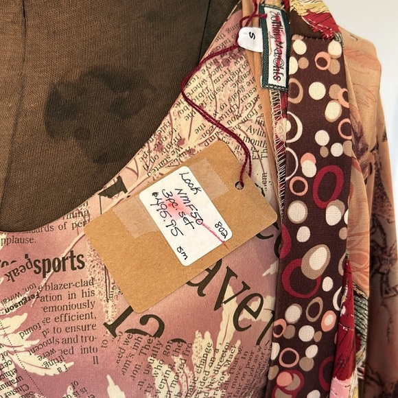 2 piece Tank top and belted over jacket “nothing matches” newspaper print fabric - Picture 14 of 17